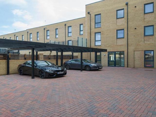Whittle Avenue, Trumpington CB2 2 bed apartment to rent £3,300 pcm £762 pw