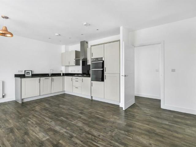 Whittle Avenue, Cambridge CB2, 2 bed flat to rent, £2,000 pcm | PrimeLocation