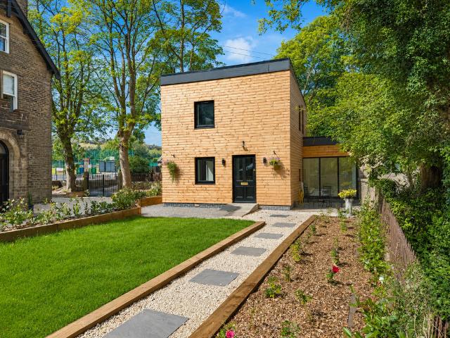 Whin Knowle, Hebden Bridge Road. 1 bed detached house to rent £1,250 pcm £288 pw