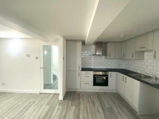 Whingate, Leeds LS12, 2 bed flat to rent, £975 pcm | PrimeLocation