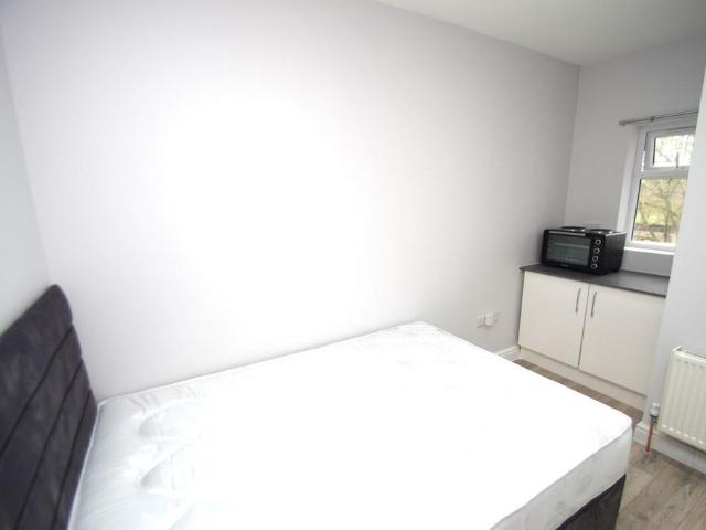 Whippendel Road WD17, Watford, WD17 Studio to rent £700 pcm £162 pw