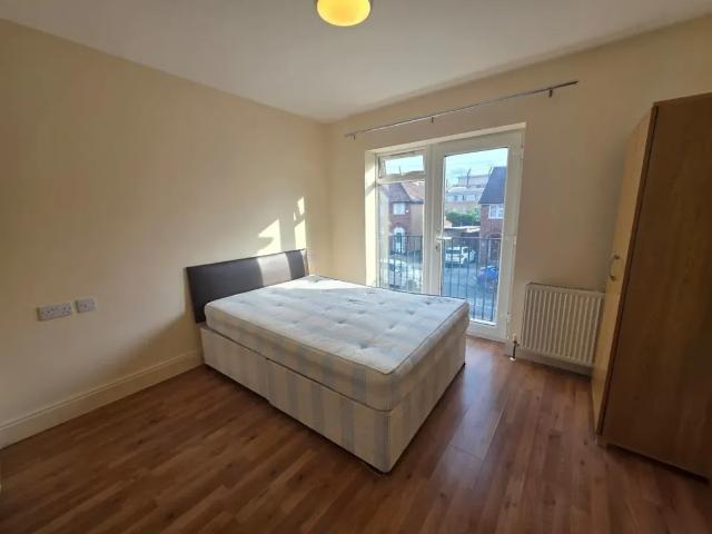 Whippendell Court, 78 King Georges Avenue, Watford, Hertfordshire WD18, 4 bed flat to rent, £2,600 pcm | PrimeLocation