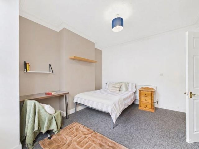 Whippingham Road, Master BN2, 5 bed terraced house to rent, £3,390 pcm | PrimeLocation