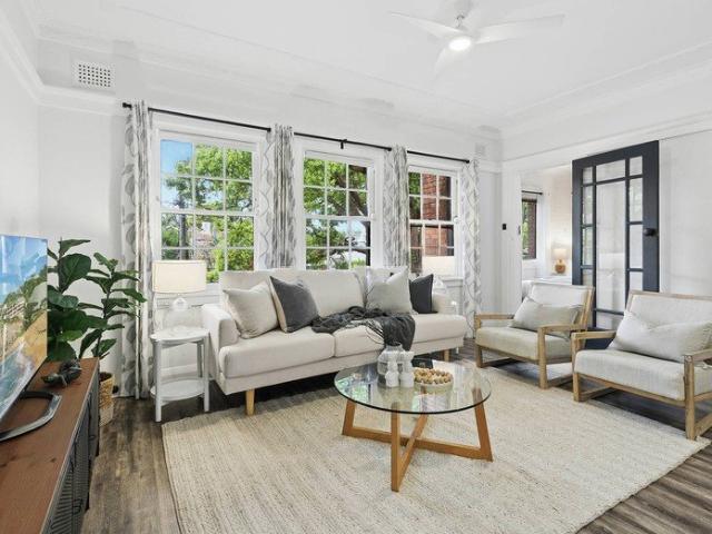 North Facing Renovated Apartment in a Boutique Art Deco Block
