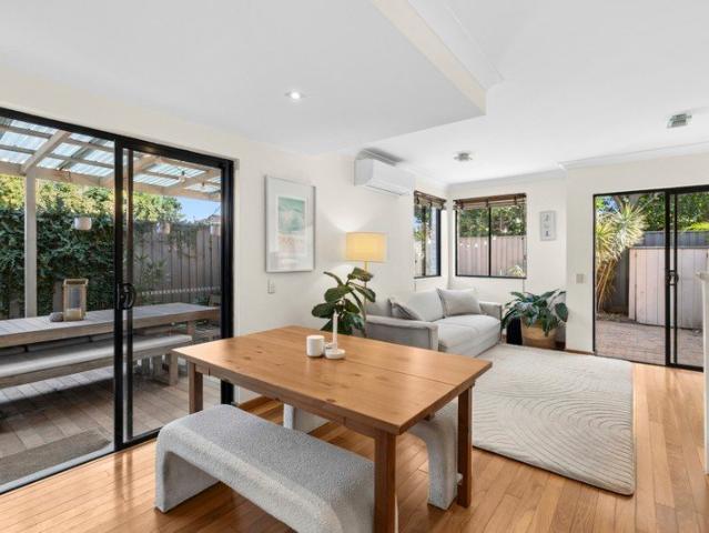 Whisper Quiet Townhouse With Entertainers Courtyard