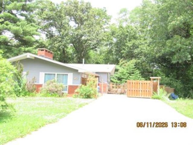 Whispering Oaks Dr