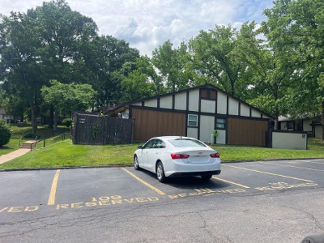 Whispering Oaks Dr