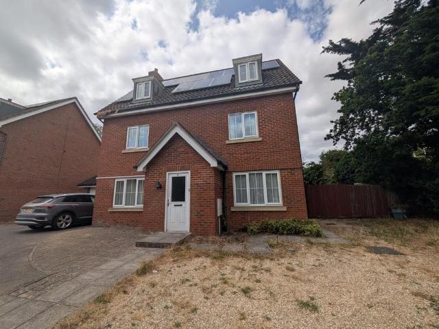Whistlefish Court, NORWICH 6 bed detached house £3,000 pcm £692 pw