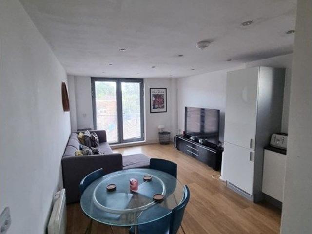 Whytecliffe Rd Sth, Purley CR8, 1 bed flat to rent, £1,390 pcm | PrimeLocation