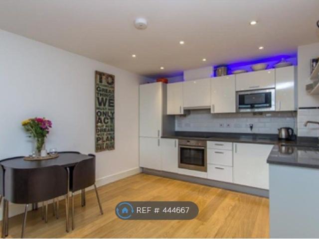 Whytecliffe Road South, Purley CR8, 2 bed flat to rent, £1,600 pcm | PrimeLocation