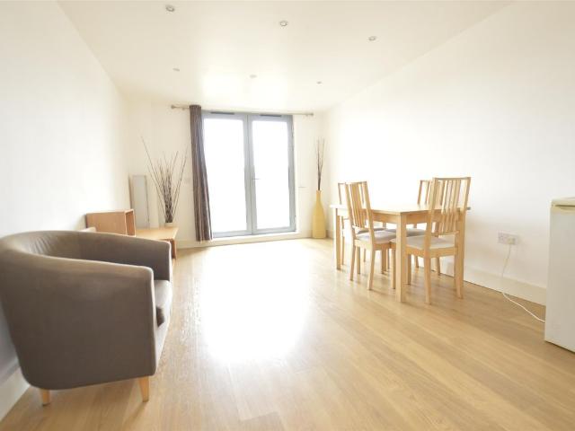 Whytecliffe Road South, Purley CR8, 2 bed flat to rent, £1,600 pcm | PrimeLocation