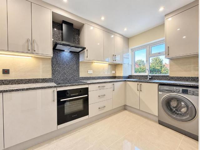 Whytecroft, Heston TW5 3 bed terraced house to rent £2,400 pcm £554 pw