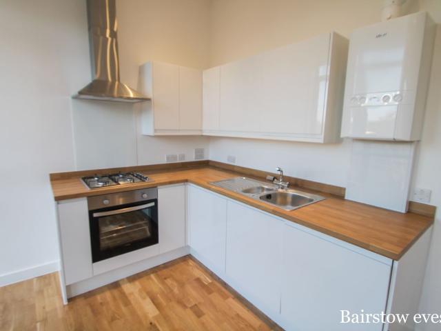 Whyteleafe Hill, Whyteleafe CR3, 1 bed flat to rent, £1,300 pcm | PrimeLocation