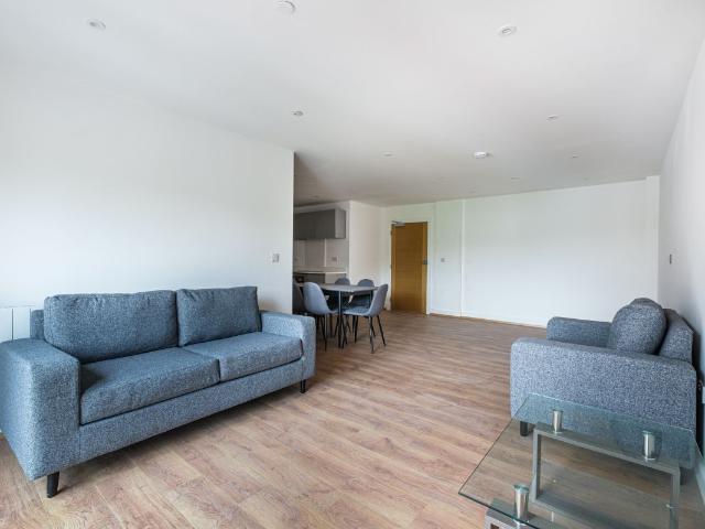 Whyteleafe House, Well Farm Road, Whyteleafe CR3, 3 bed flat to rent, £2,300 pcm | PrimeLocation