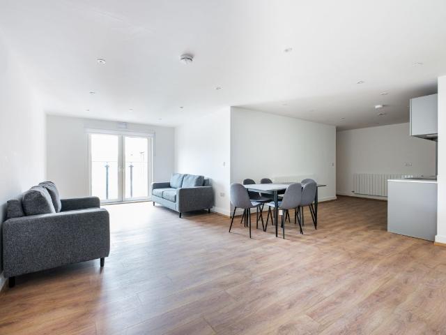 Whyteleafe House, Well Farm Road, Whyteleafe CR3, 3 bed flat to rent, £2,300 pcm | PrimeLocation