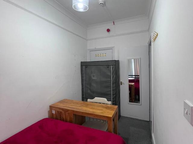 Why share everything ? ? Private 3 Rooms for Coup