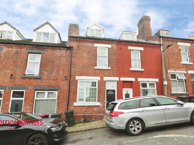 Whybourne Grove, Rotherham 3 bed terraced house to rent £1,000 pcm £231 pw