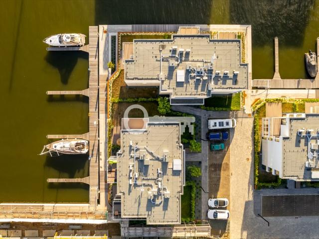 Do sprzedania luksusowy apartament z ogródkiem i prywatną mariną