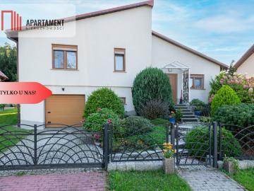 Zadbany dom z ogrodem, kominkiem i garażem 198 m2