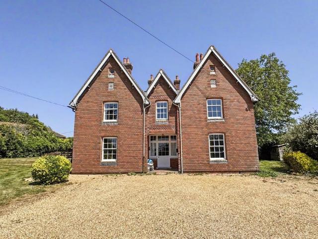 Wimborne 6 bed detached house to rent £3,000 pcm £692 pw
