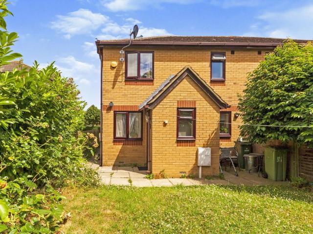 Wimborne Crescent, Westcroft, Milton. 1 bed house to rent £1,000 pcm £231 pw