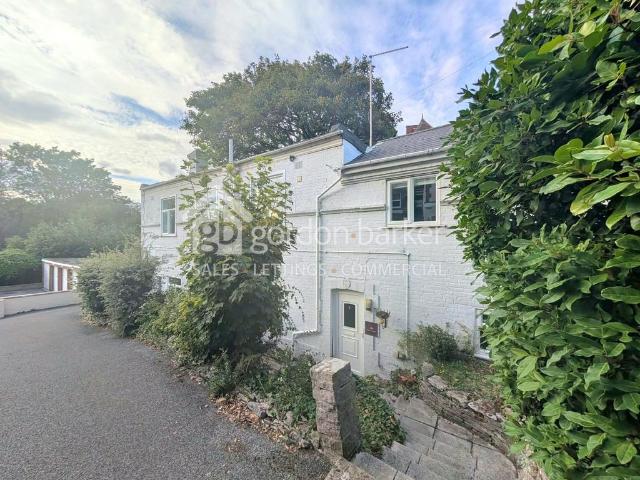 Wimborne Road, Bournemouth BH2 5 bed detached bungalow to rent £2,100 pcm £485 pw