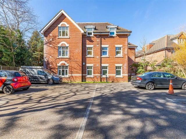 Wimborne Road, Bournemouth BH2 2 bed flat to rent £1,175 pcm £271 pw