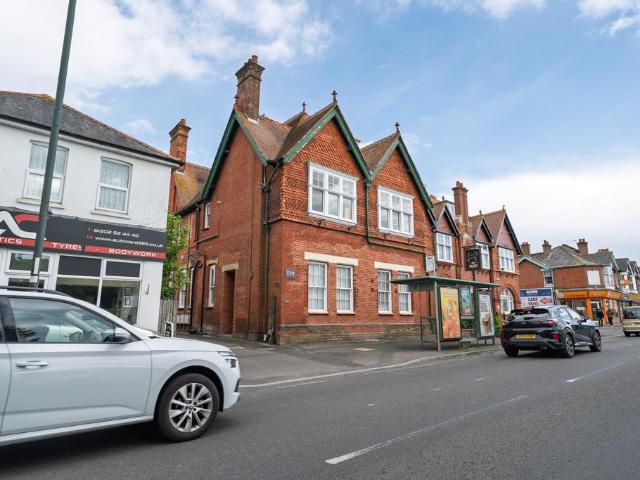 Wimborne Road, Bournemouth 1 bed flat to rent £1,000 pcm £231 pw