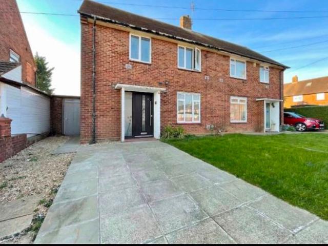 Wimborne Road, Luton LU1, 3 bed property to rent, £1,700 pcm | PrimeLocation
