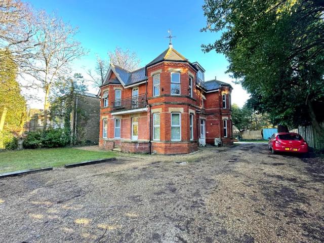 Wimborne Road, Winton, Bournemouth 1 bed flat to rent £775 pcm £179 pw