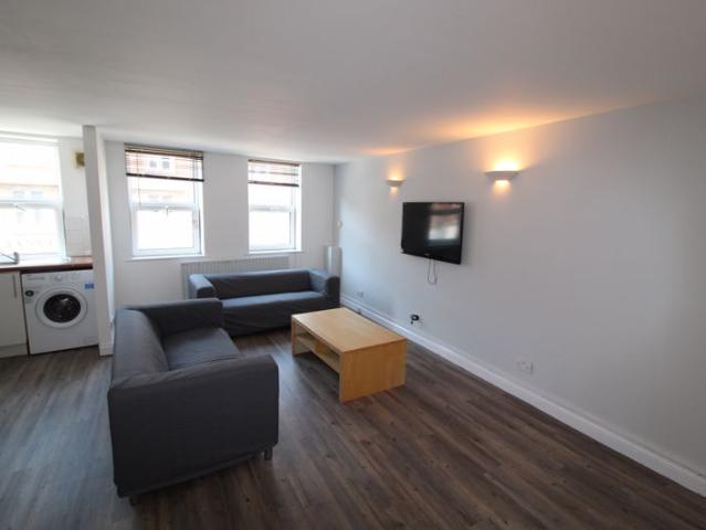 Wimborne Road, Winton, Bournemouth BH9, 4 bed flat to rent, £1,450 pcm | PrimeLocation