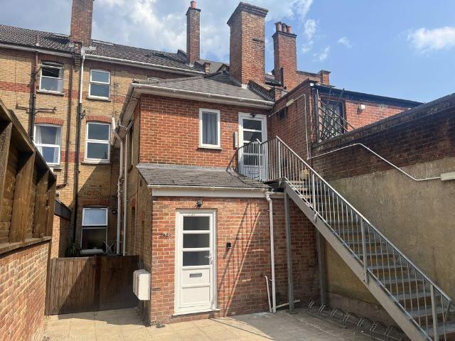 Wimborne Road, Winton, Bournemouth Studio to rent £875 pcm £202 pw