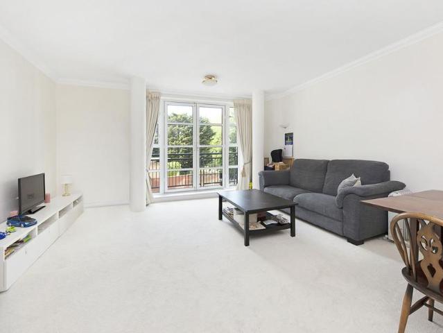 Wimbledon Central, SW19 2 bed apartment to rent £2,650 pcm £612 pw
