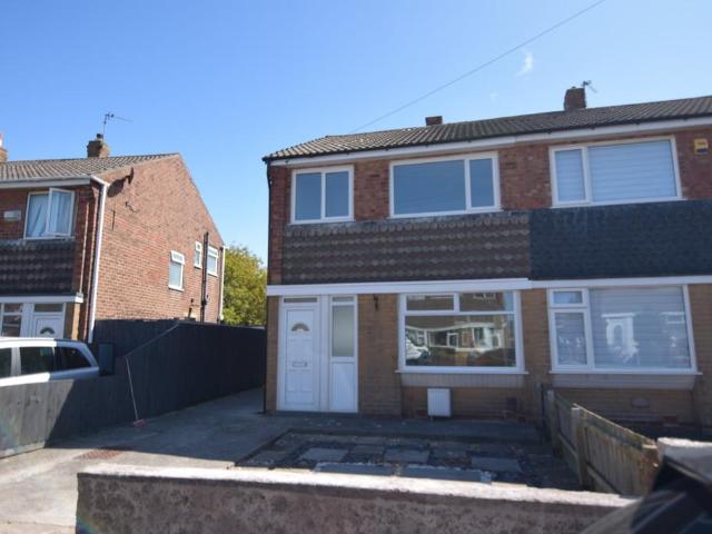 Wimbledon Avenue, Thornton Cleveleys 3 bed semi detached house to rent £875 pcm £202 pw