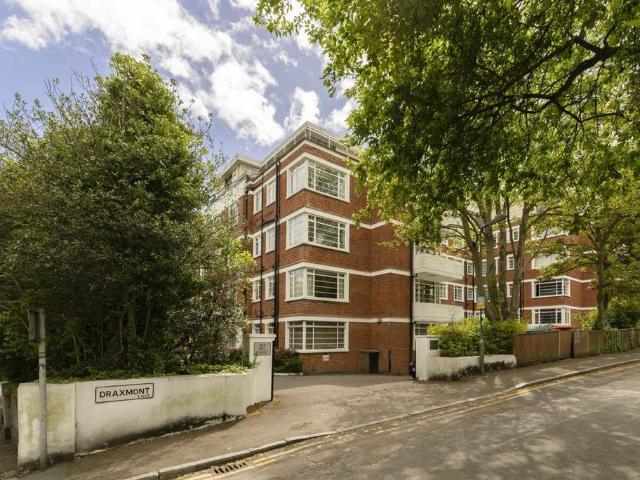 Wimbledon Hill Road, London SW19 3 bed flat to rent £3,250 pcm £750 pw