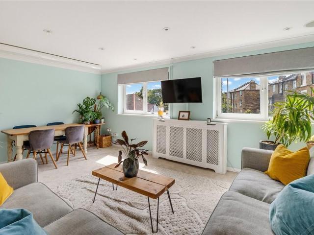 Wimbledon Park Road, London, SW18 3 bed apartment to rent £2,750 pcm £635 pw