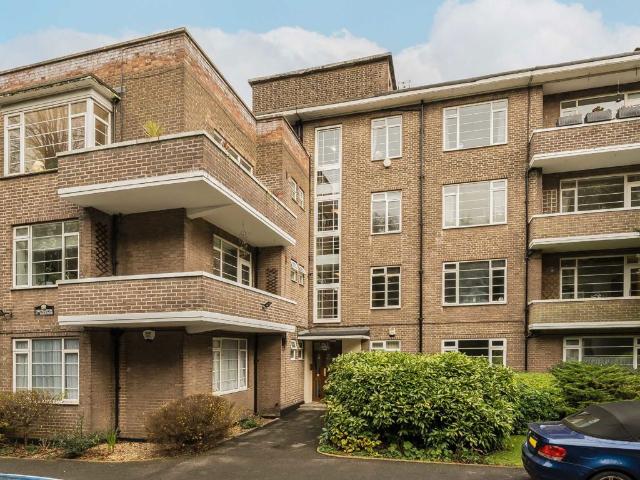Wimbledon Park Side, Wimbledon SW19, 3 bed flat to rent, £2,750 pcm | PrimeLocation