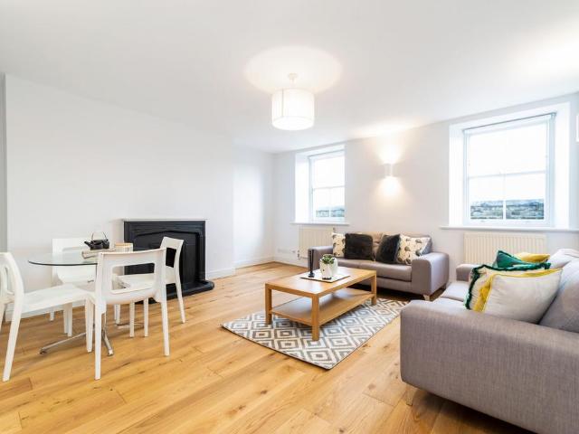 Wimpole Street, Marylebone, London W1G 2 bed flat to rent £4,658 pcm £1,075 pw