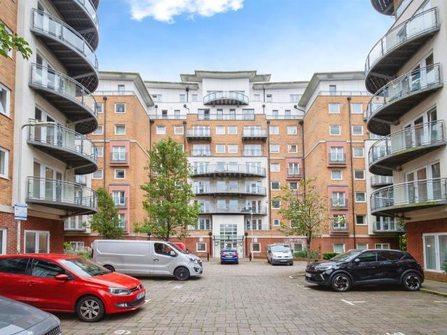 Winterthur Way, Alencon Link, Basingstoke RG21, 2 bed flat to rent, £1,300 pcm | PrimeLocation