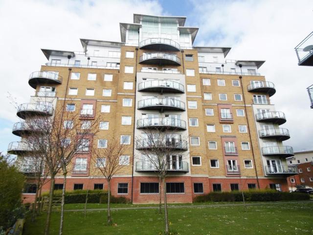 Winterthur Way, Basingstoke RG21 2 bed flat to rent £1,250 pcm £288 pw