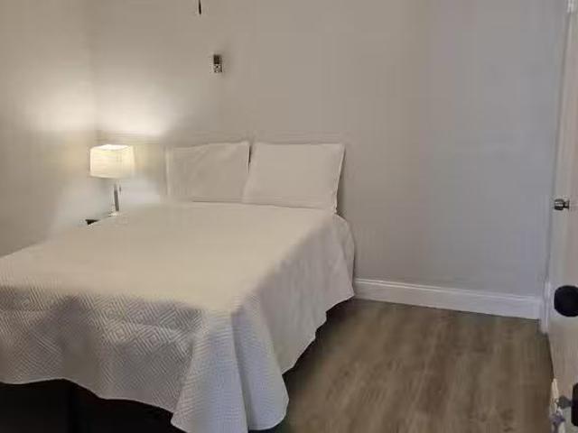 Winter Garden House with modern Kitchen. Walking distance from.