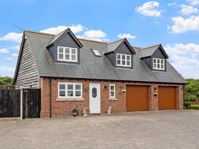 Winterborne Whitechurch 2 bed detached house to rent £1,300 pcm £300 pw