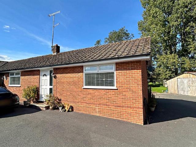 Winterborne Zelston 1 bed semi detached bungalow to rent £1,100 pcm £254 pw