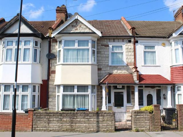 Winterbourne Road, Thornton Heath, CR7 3 bed terraced house to rent £2,200 pcm £508 pw