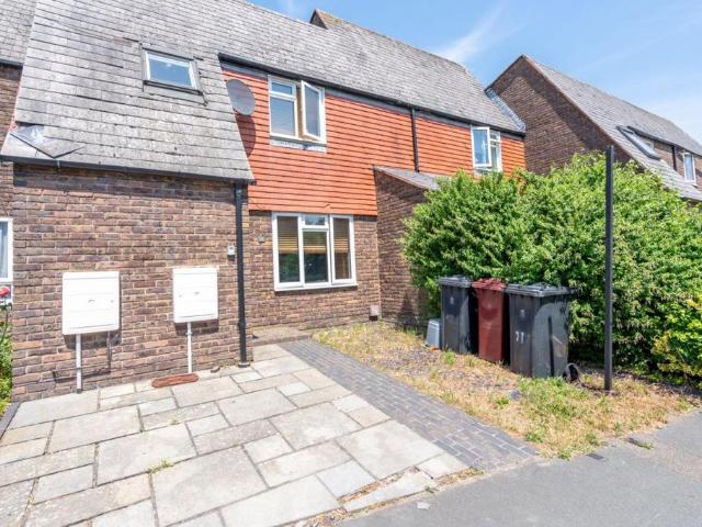 Winterbourne Road, Chichester 4 bed house to rent £1,750 pcm £404 pw