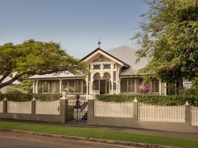 'Winterburn' A Landmark Colonial Estate in a Prestigious New Farm Position