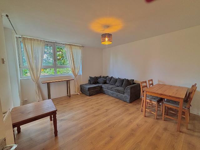 Winterfold Close, London SW19, 3 bed flat to rent, £2,800 pcm | PrimeLocation
