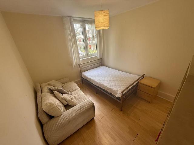 Winterfold Close, London SW19 4 bed house of multiple occupation to rent £850 pcm £196 pw