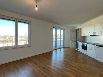 WIntergarten und Balkon. Wohnung mit Potential