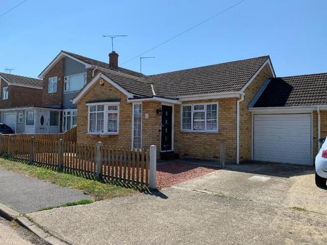 Winterswyk Avenue, Canvey Island 2 bed bungalow to rent £1,400 pcm £323 pw
